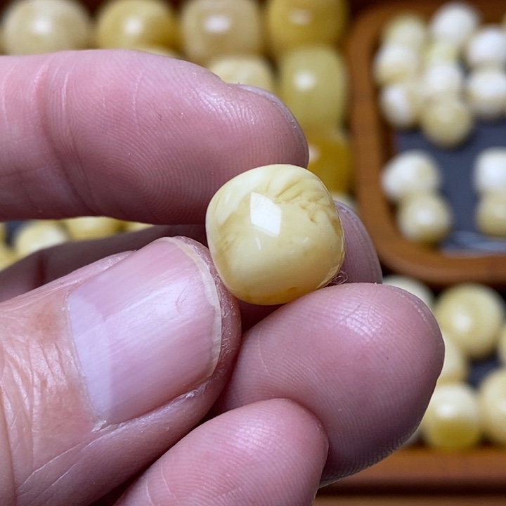 蜜蜡琥珀画未镶嵌四****友