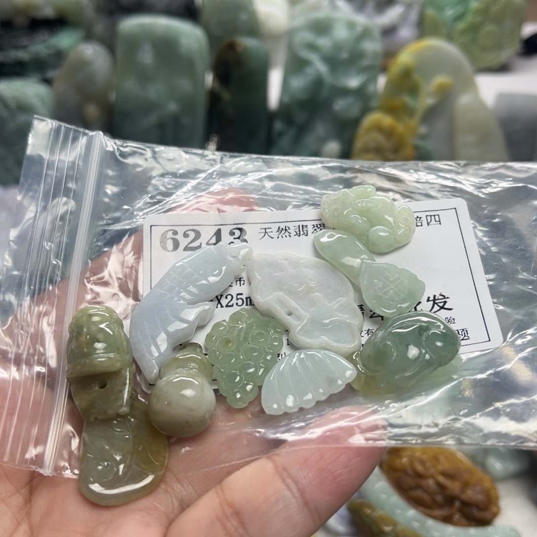 吊坠(不含链)未镶嵌翡翠6243