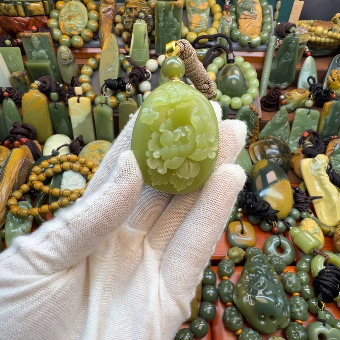 王***王岫岩老玉（透闪石质玉）未镶嵌挂件