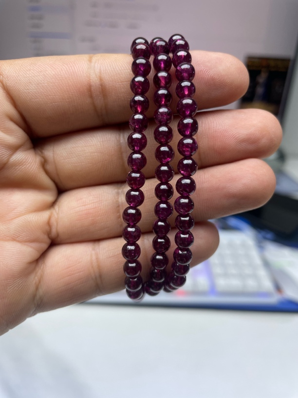 三圈时尚石榴石手链