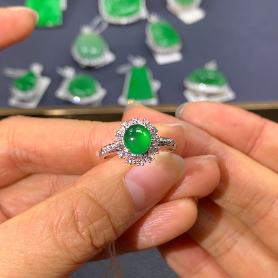 翡翠戒指18K金镶嵌翡翠