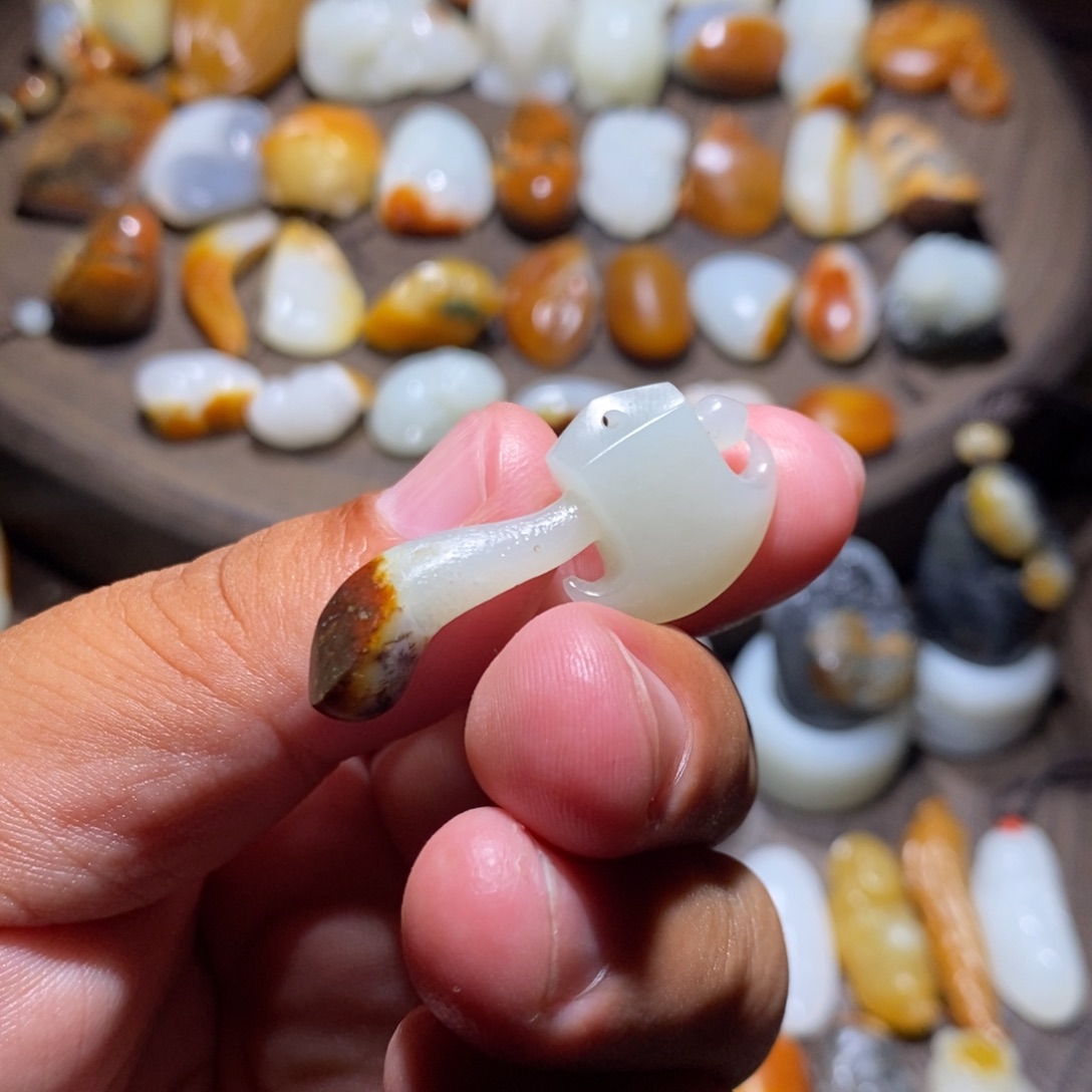 和田玉未镶嵌颈饰