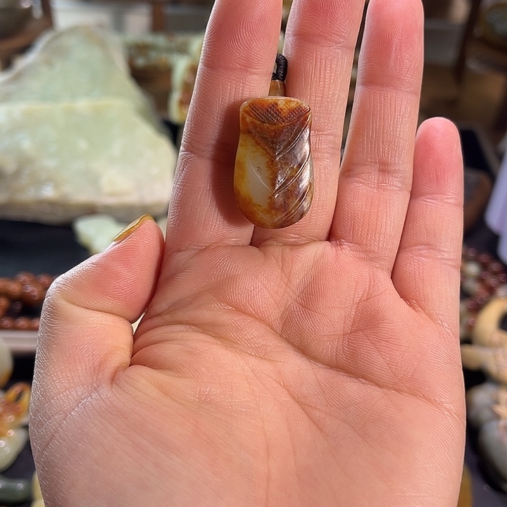 岫岩河磨玉（透闪石质玉）未镶嵌颈饰