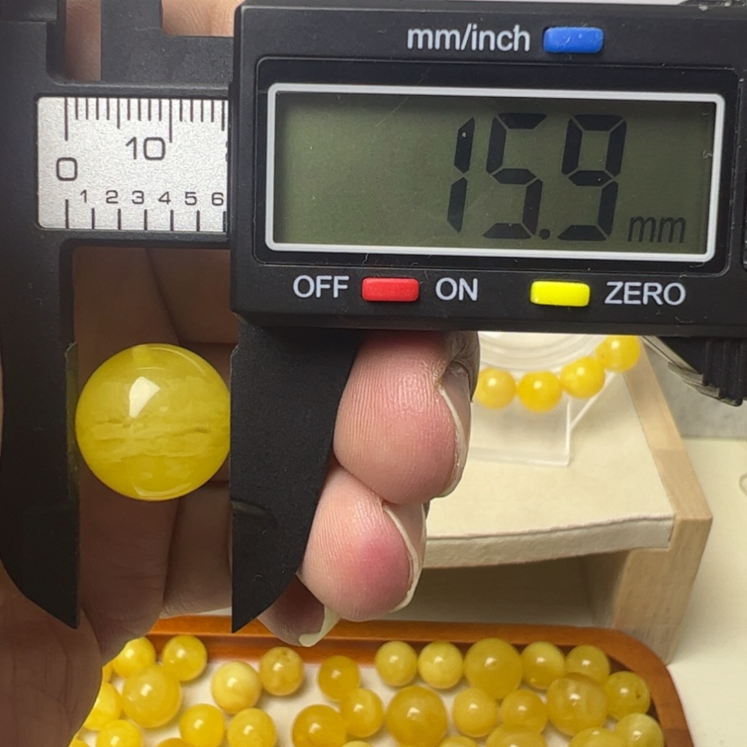 琥珀未镶嵌裸石微瑕单珠049