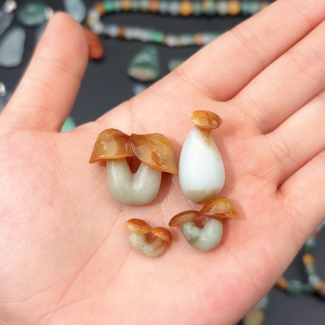 范***饭翡翠未镶嵌颈饰kllll