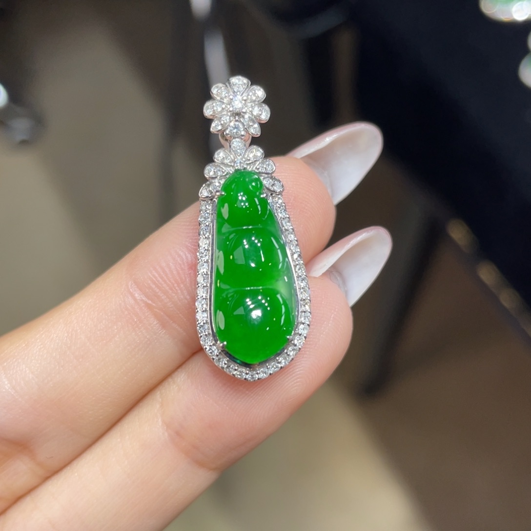 翡翠颈饰18K金镶嵌天然缅甸翡翠a货