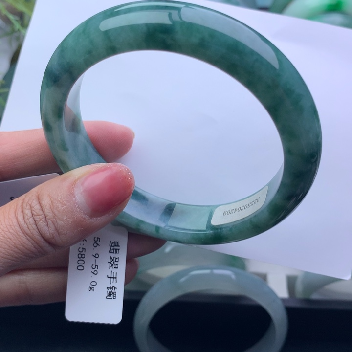 翡翠手镯未镶嵌天然翡翠手镯