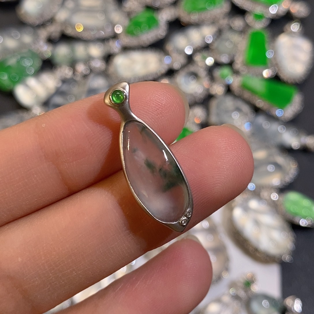 翡翠颈饰18K金镶嵌天然缅甸A货翡翠