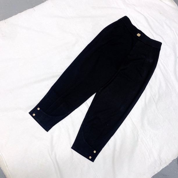 秋款裤脚两个纽扣设计休闲九分裤（轻微风痕过水再穿)-果梓0013