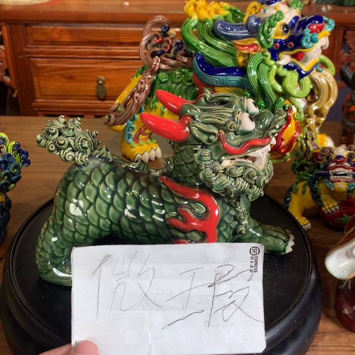 摆件陶瓷制品麒麟