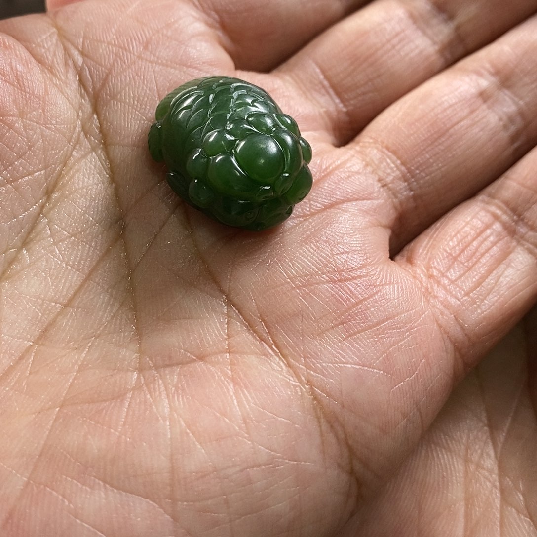 葛***葛和田玉未镶嵌颈饰