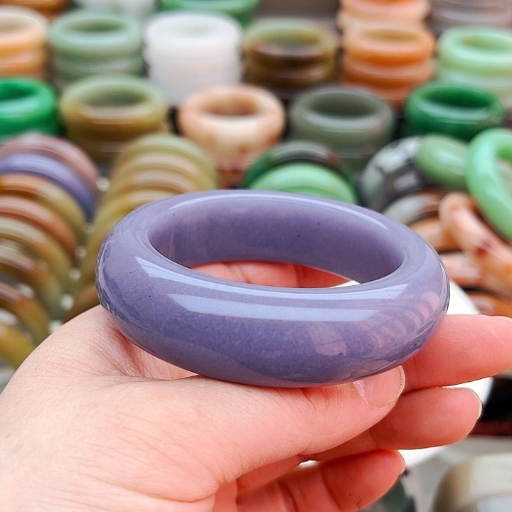 未镶嵌手镯（圆镯）石英质玉王*二