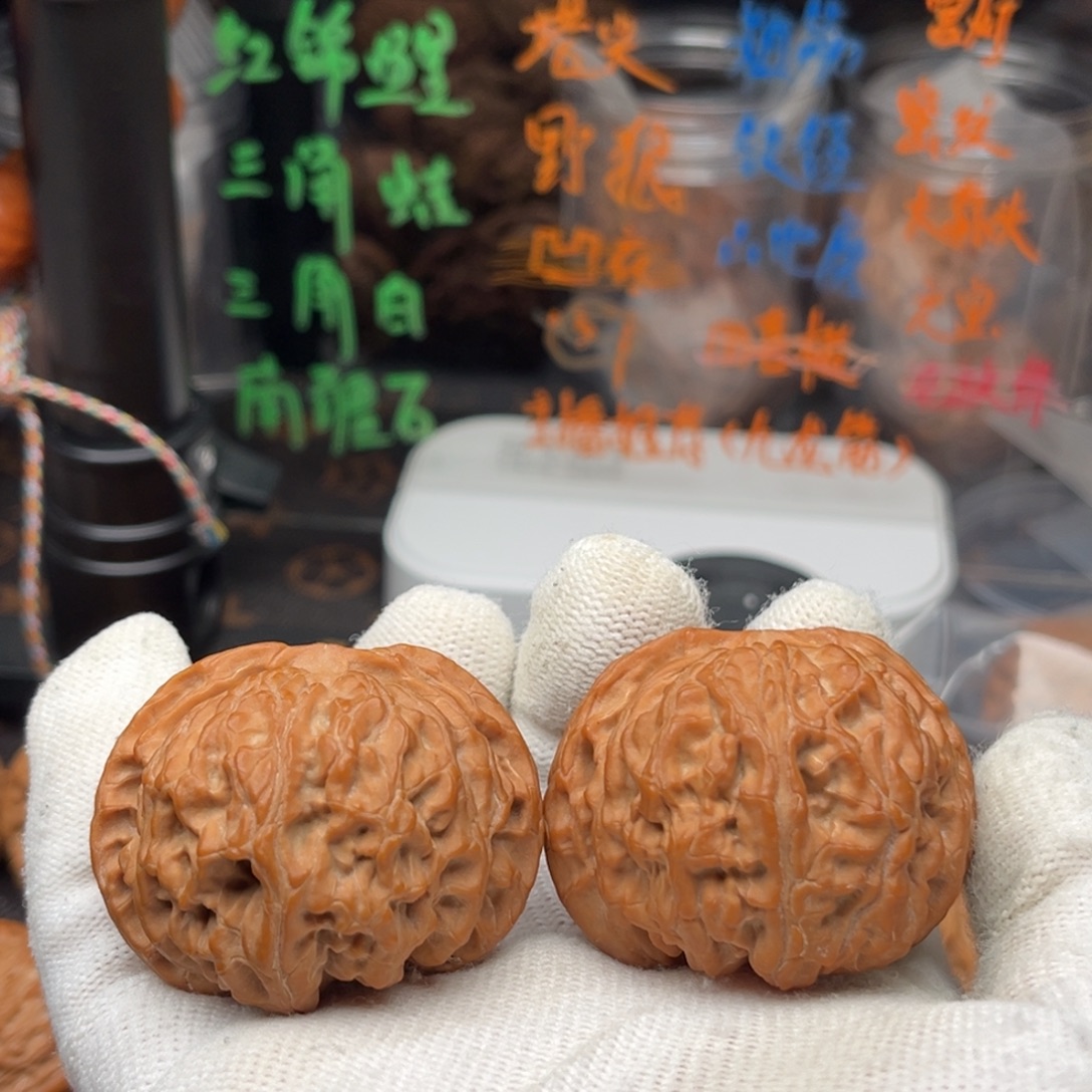 ****文玩核桃吊坠苹果园