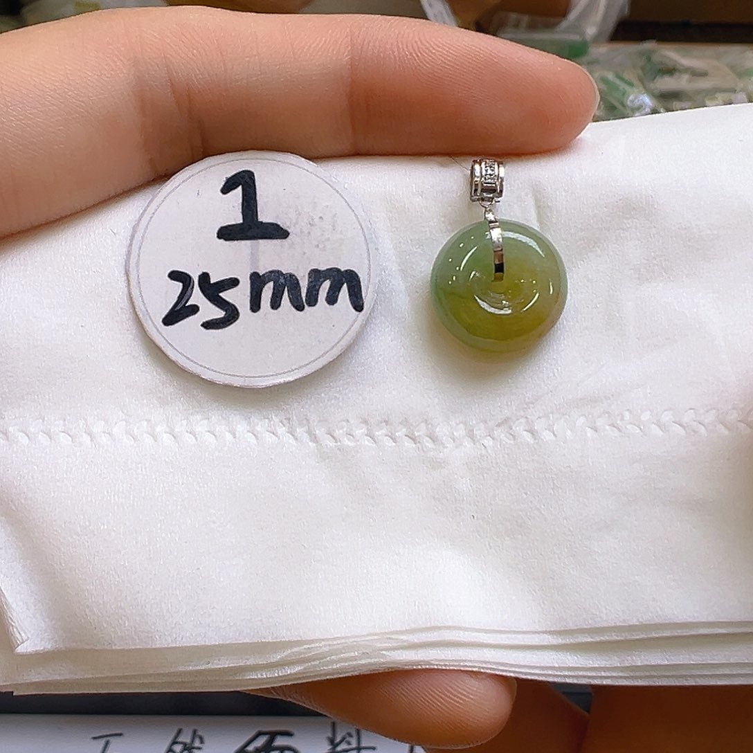 翡翠颈饰18K金镶嵌翡翠