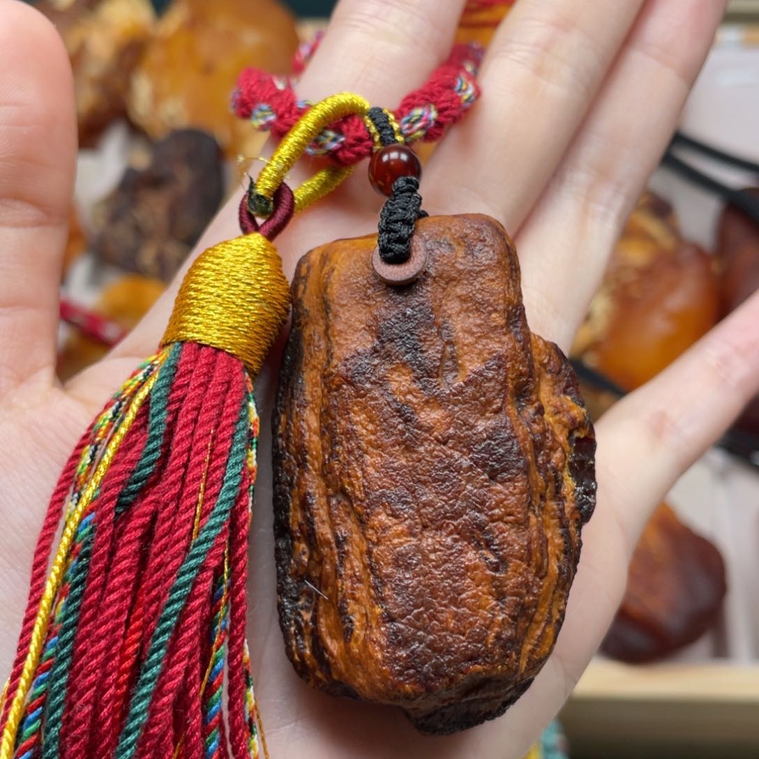 未镶嵌琥珀珠宝奇石