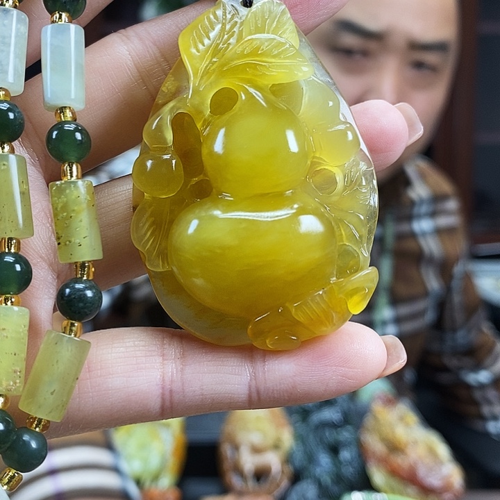 蛇纹石玉未镶嵌吊坠