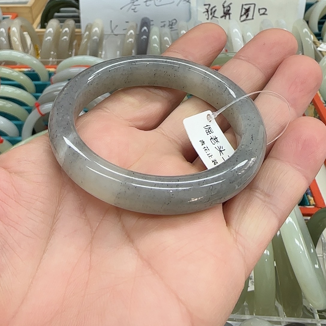 雨***睛和田玉（糖玉）未镶嵌手镯