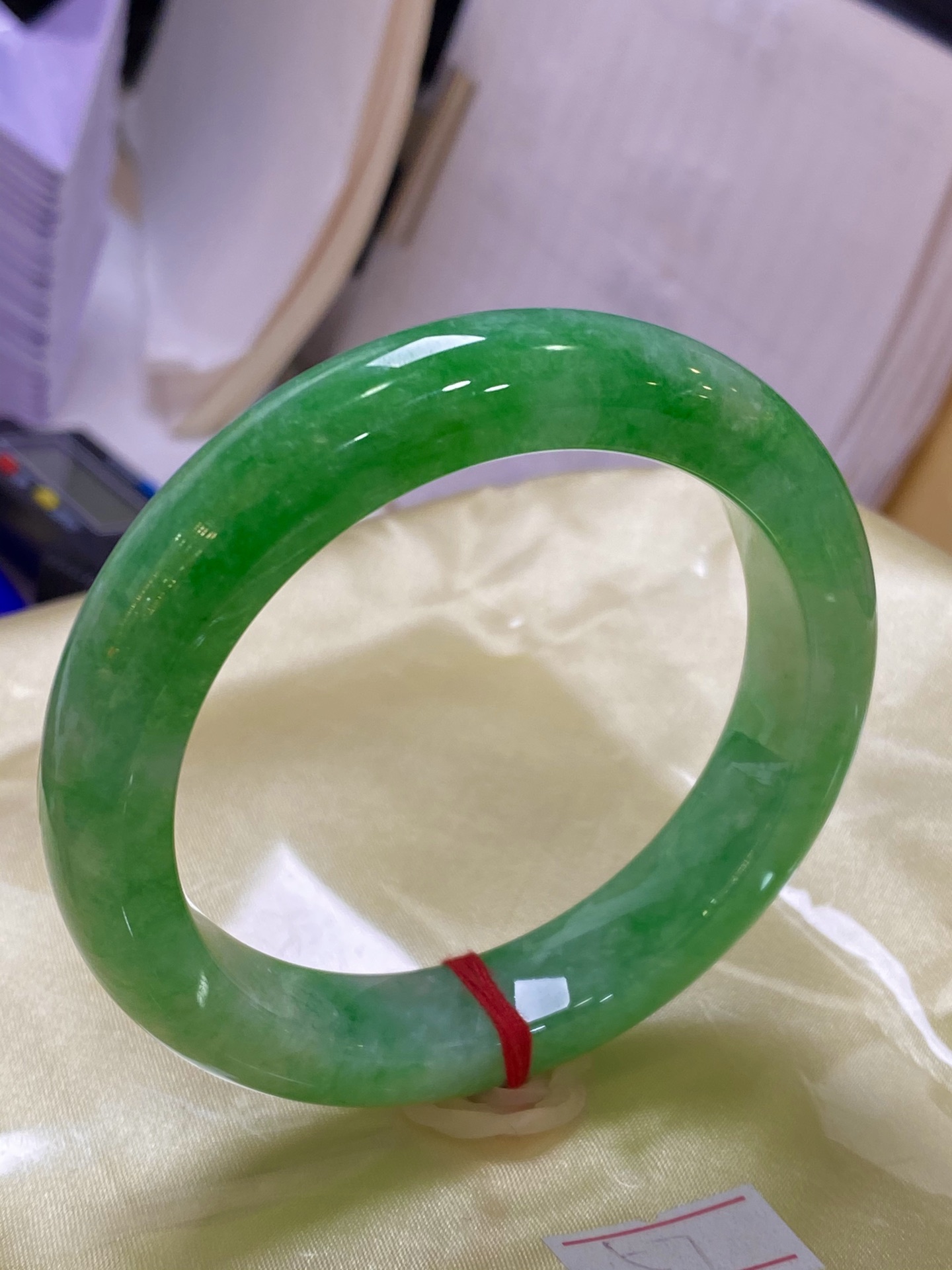 57正圆 翡翠辣阳绿正圈手镯 种老细腻  尺寸57-12.5-9.8