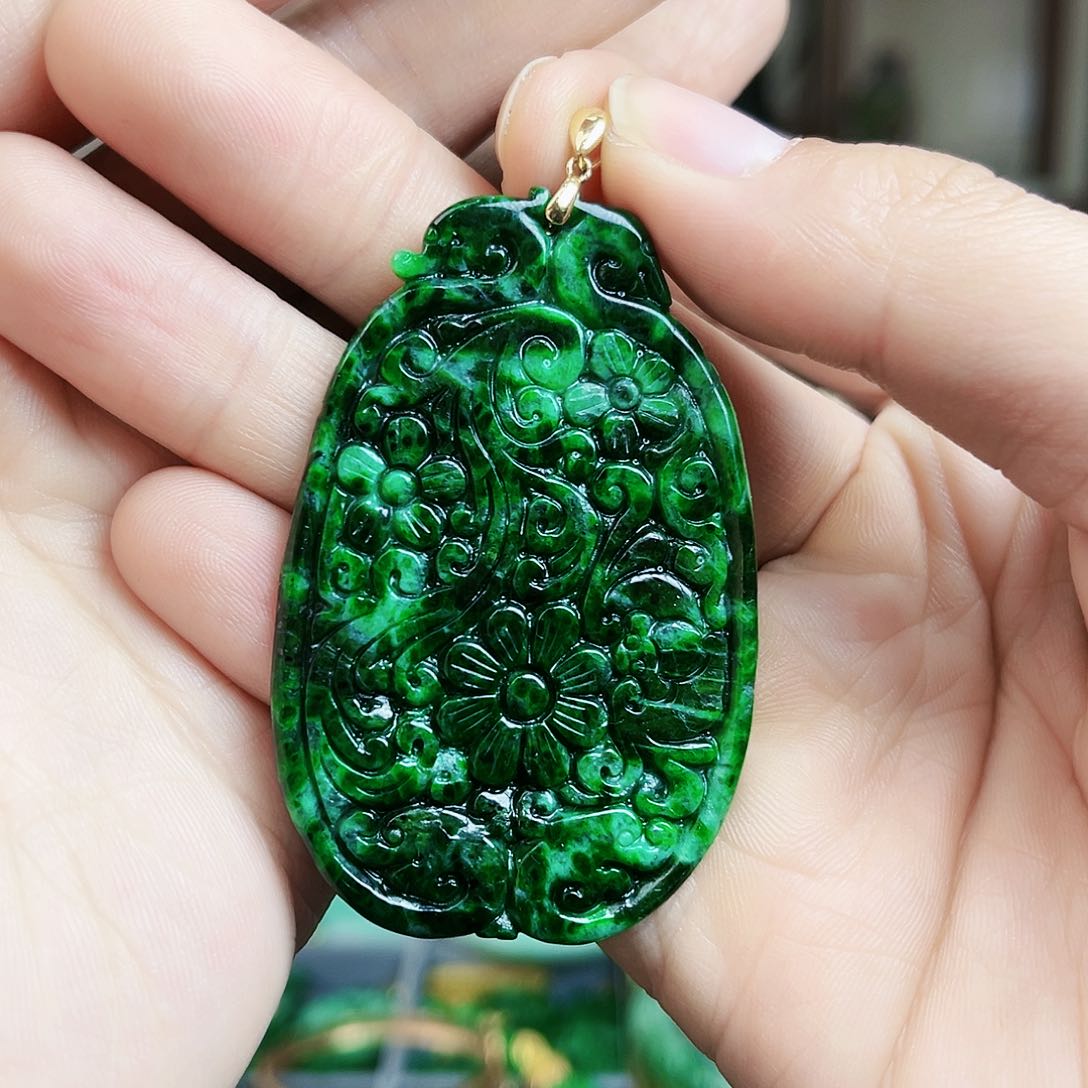 翡翠颈饰18K金镶嵌吊坠