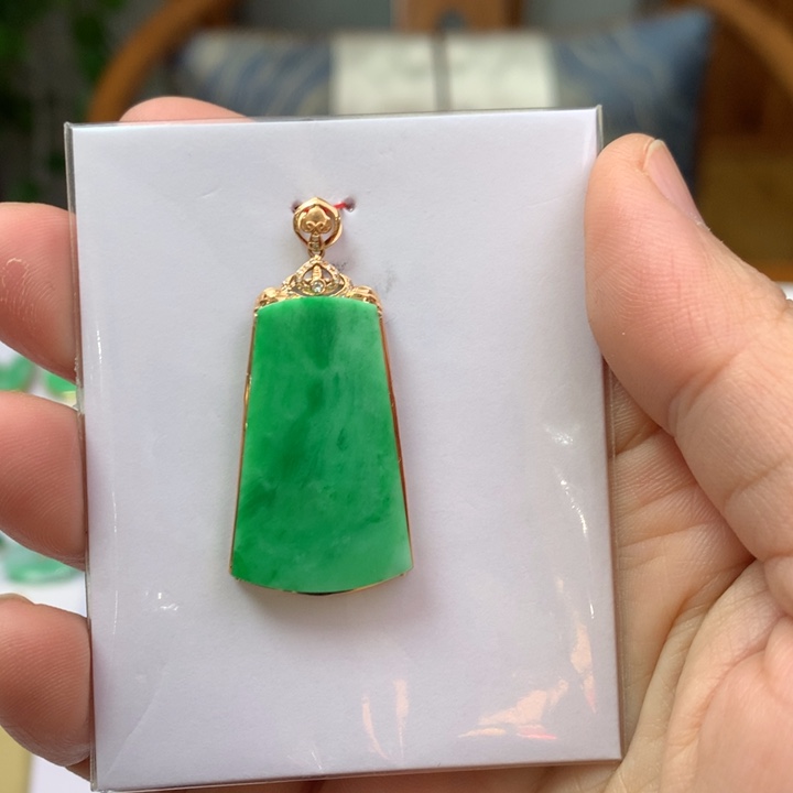 翡翠颈饰18K金镶嵌翡翠翡翠吊坠