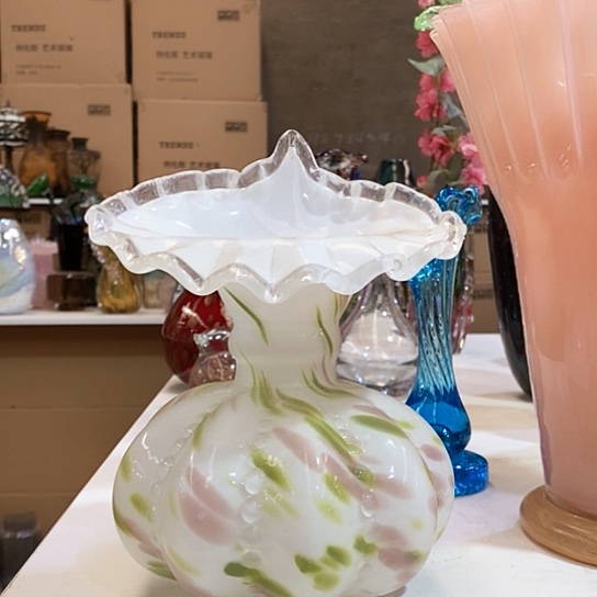 琉璃花瓶高19厘米口径4厘米