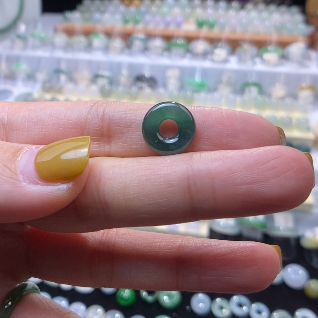 翡翠未镶嵌戒指老蓝水不退换