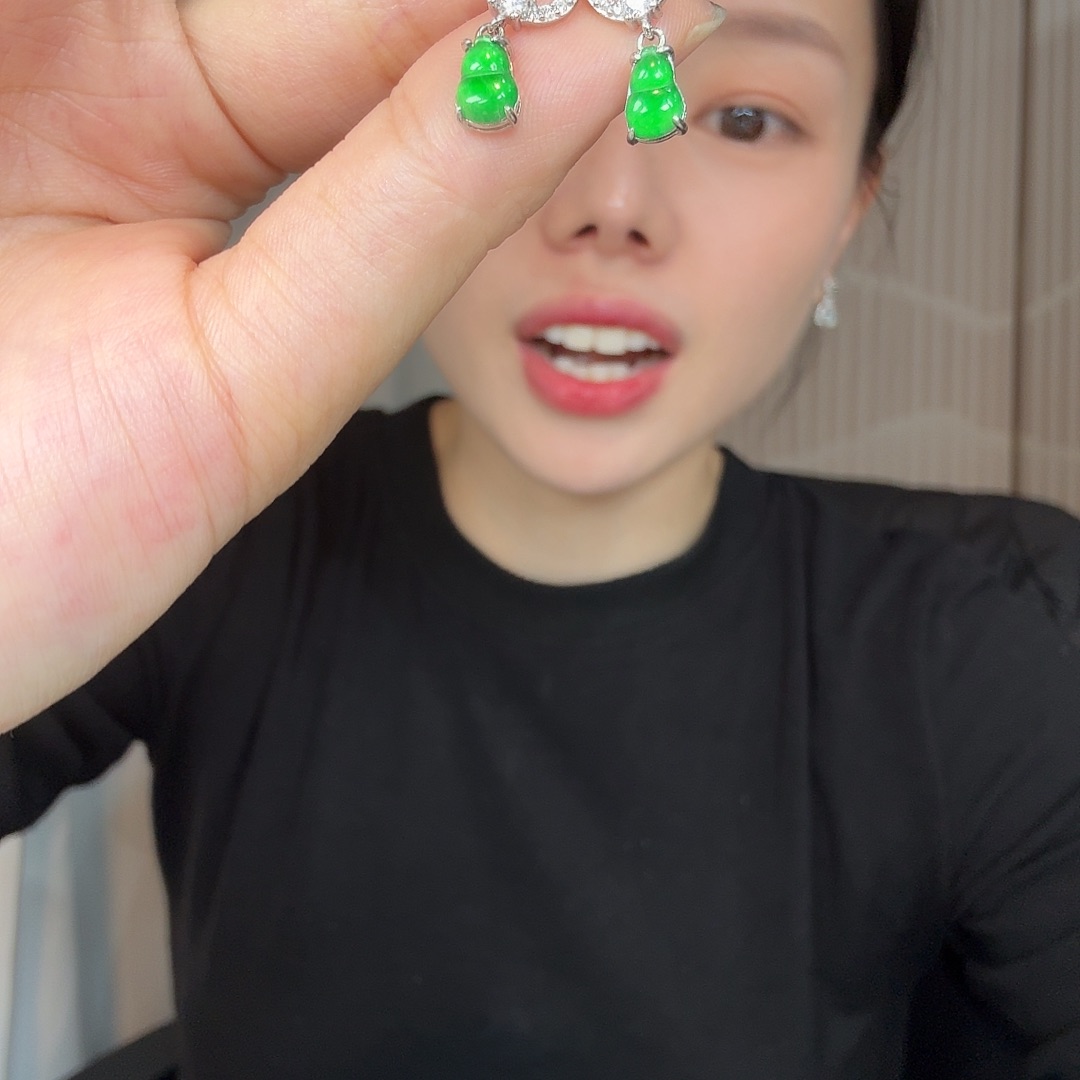 星***脆翡翠未镶嵌耳饰翡翠