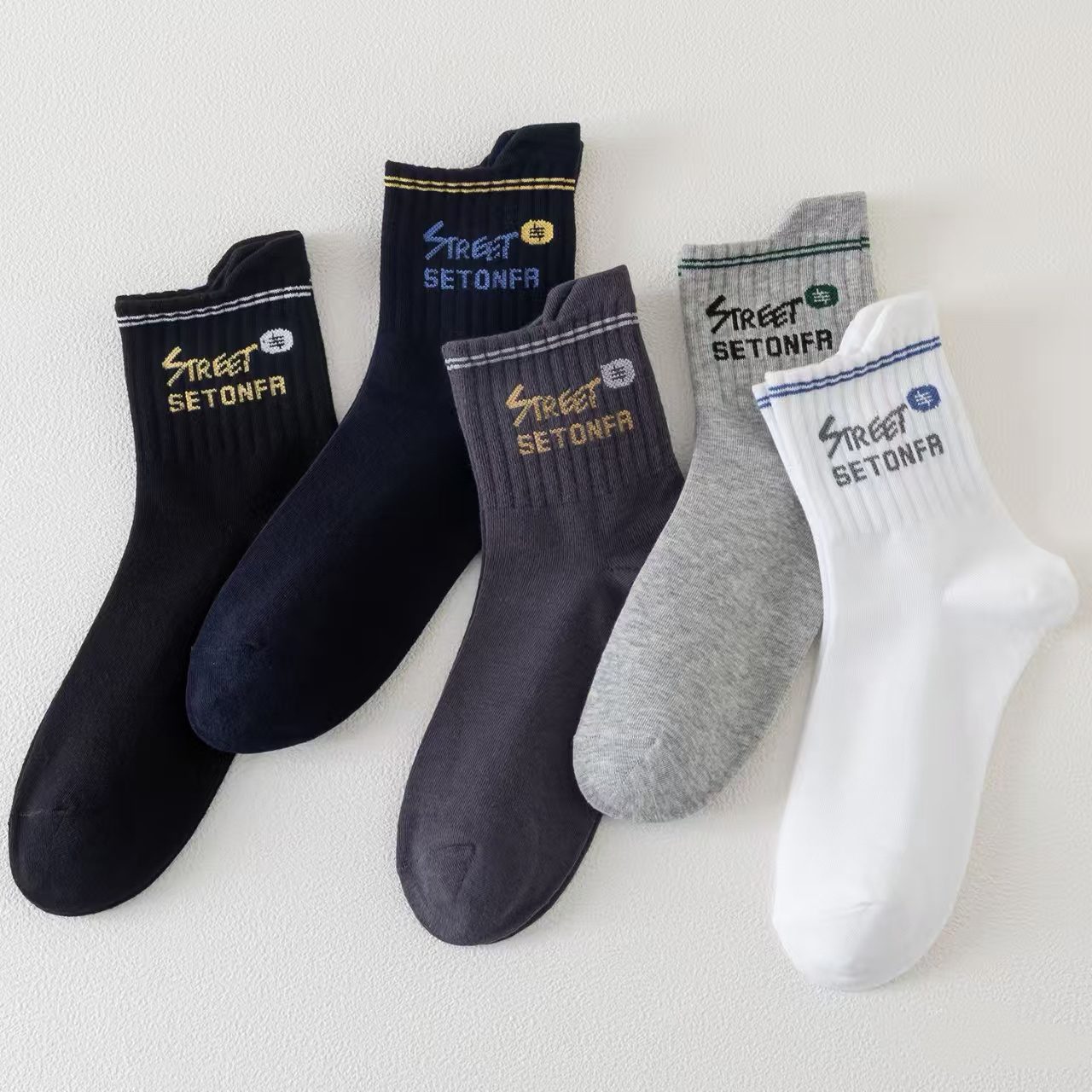 中筒四季字母中筒袜透气轻职风日式常规款纯棉袜吸汗防臭