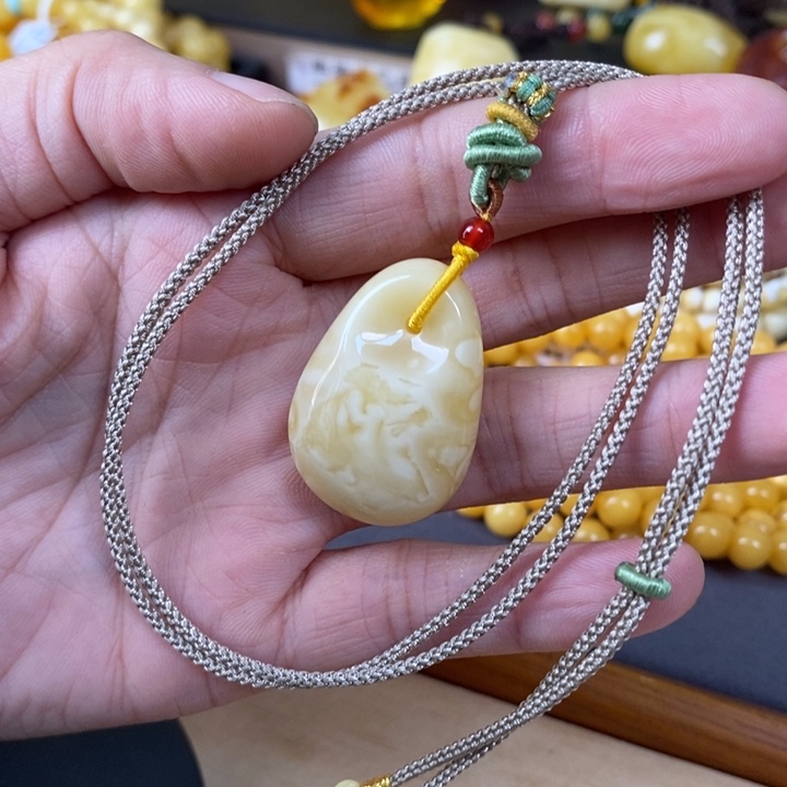 琥珀裸石未镶嵌水滴