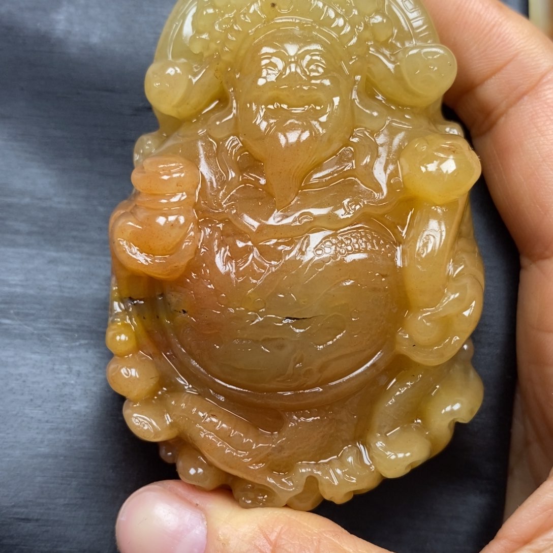 石英质玉（黄龙玉）颈饰未镶嵌