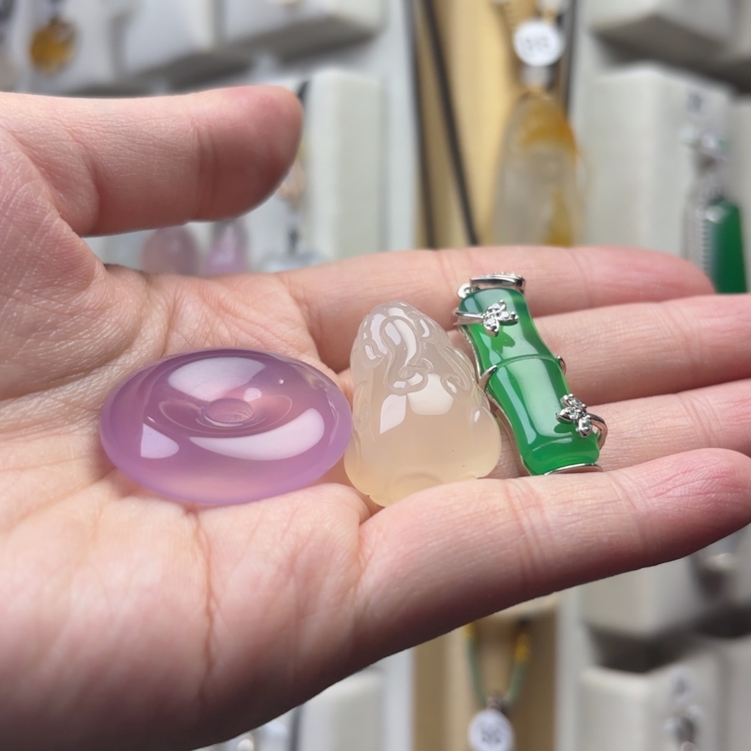 玛瑙/玉髓颈饰未镶嵌咩**王