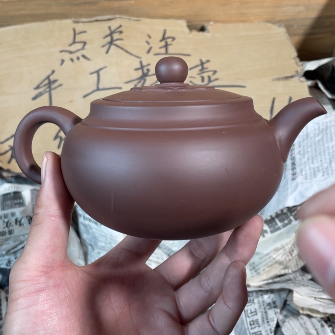 紫砂茶壶老厂紫砂壶一件。