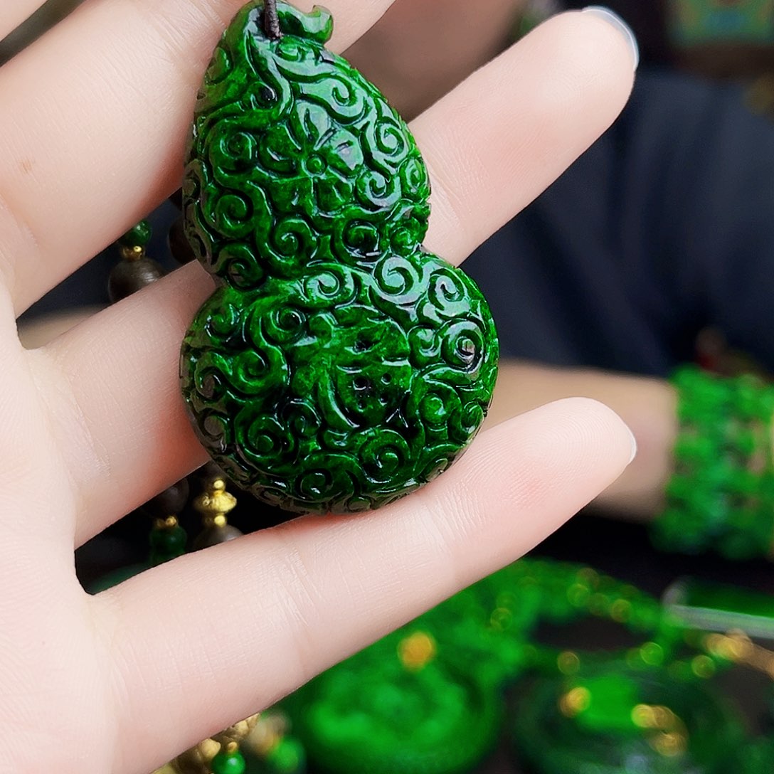 颈饰未镶嵌翡翠多样性