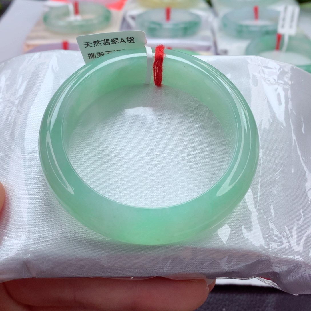 翡翠手镯未镶嵌 55.6 冰甜绿 包容大 颜色很甜