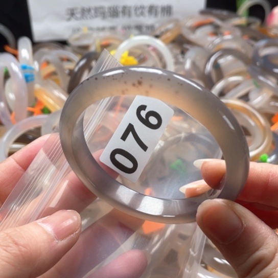 玛瑙/玉髓手镯未镶嵌