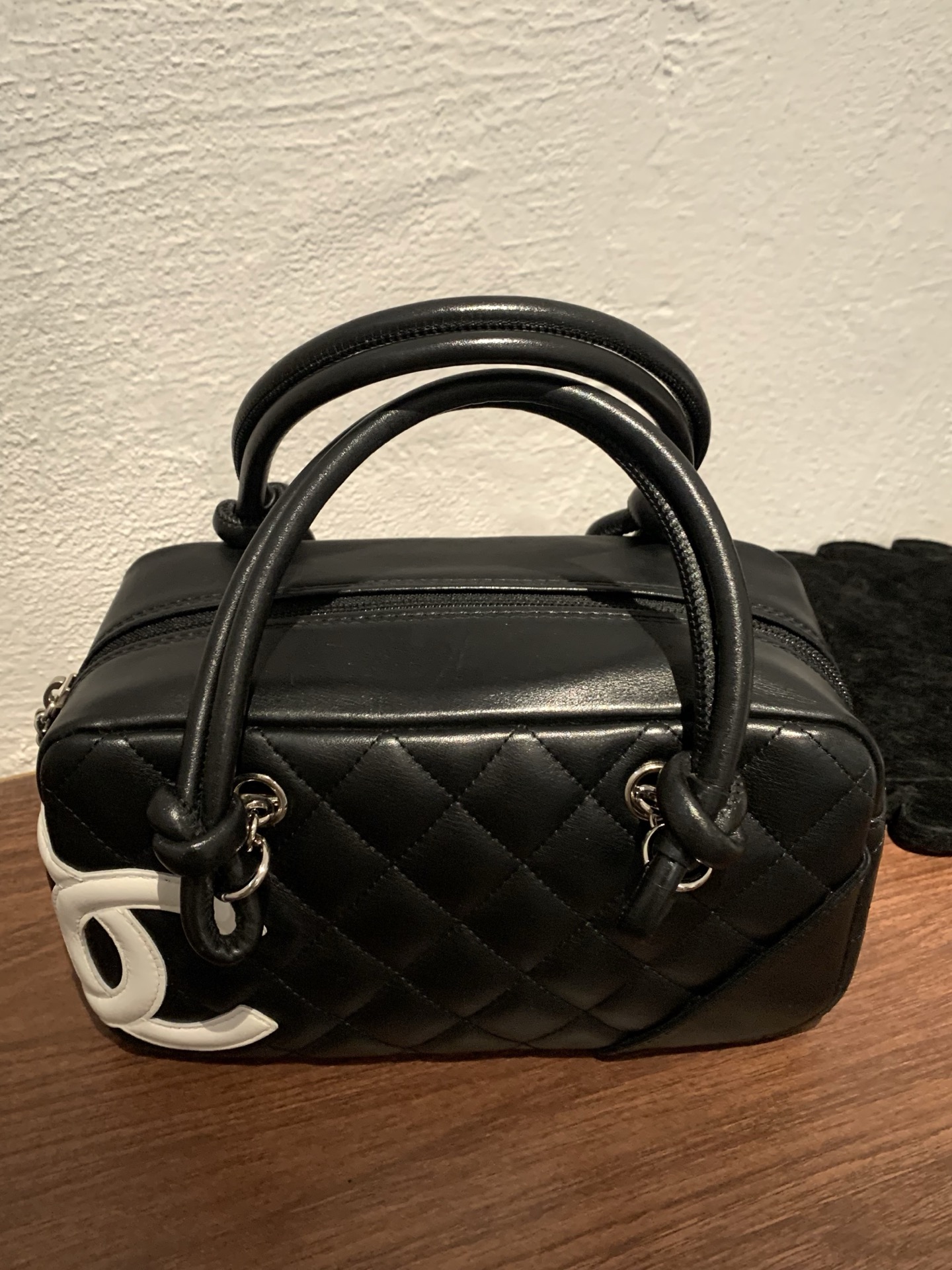 99新 Chanel/香奈儿 HIHI/黑白康鹏枕头包10开/11975031