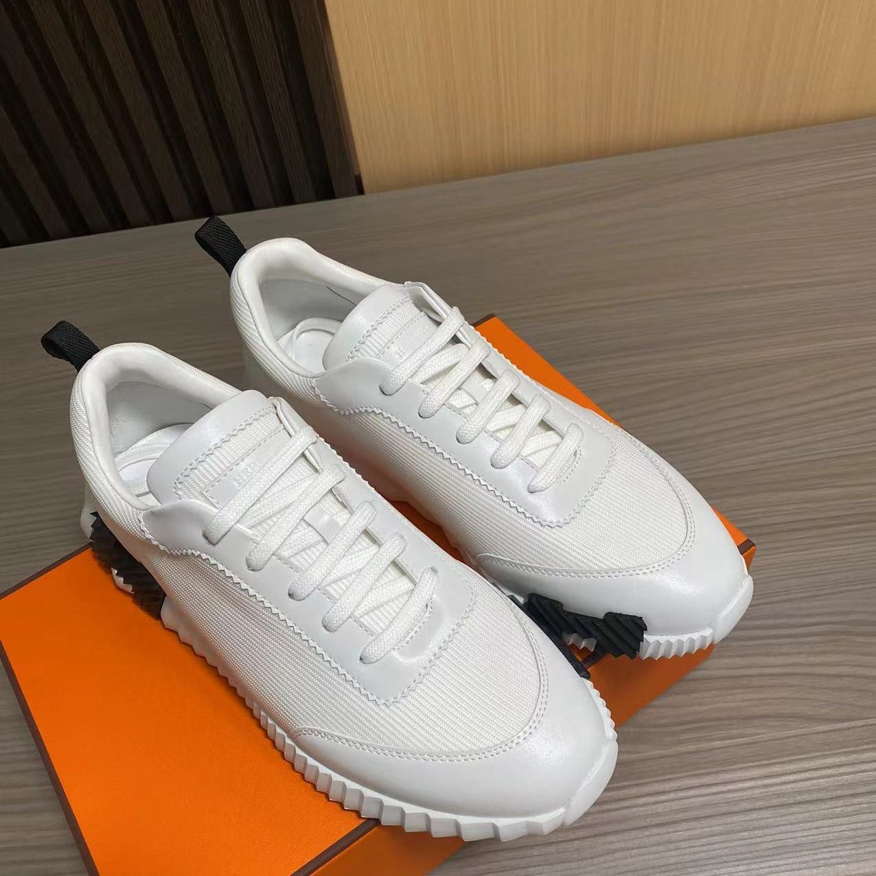 夏季真皮拼色圆头系带平底休闲小白鞋