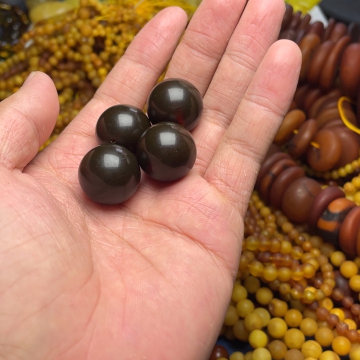 未镶嵌琥珀珠宝奇石