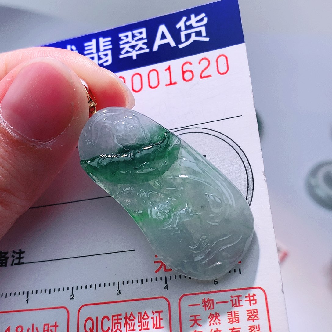 翡翠颈饰18K金镶嵌吊坠