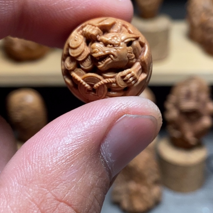 丶***纸核桃把件风味纯手工桃核雕刻小貔貅