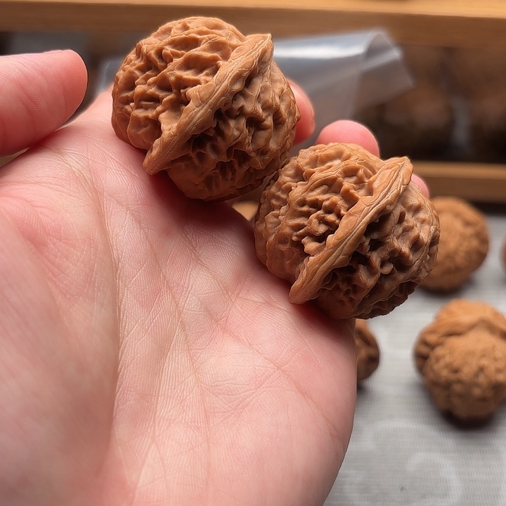 文玩核桃吊坠40宫灯