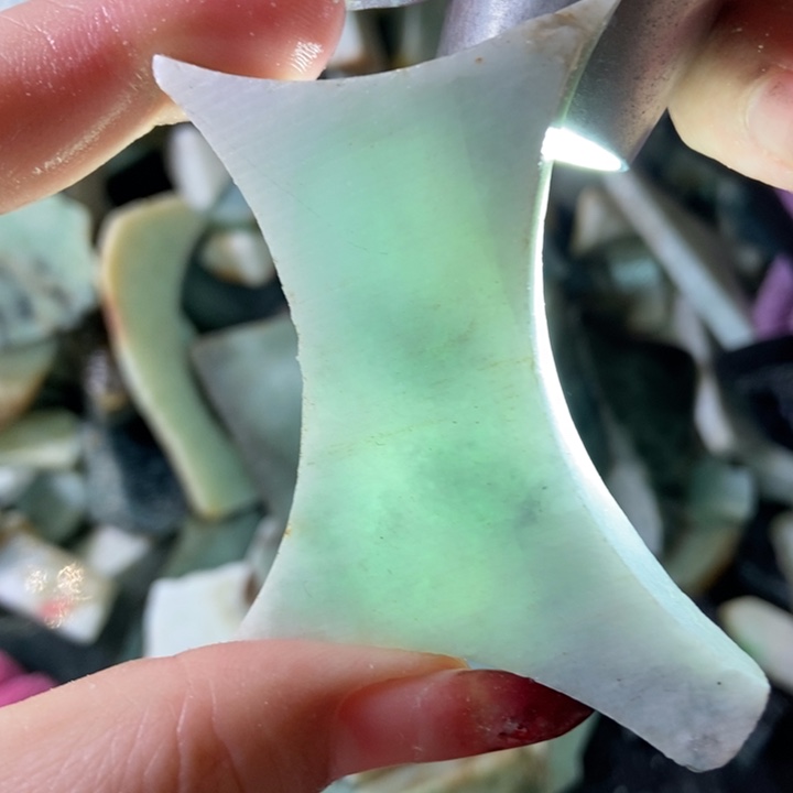 翡翠颈饰未镶嵌天然翡翠