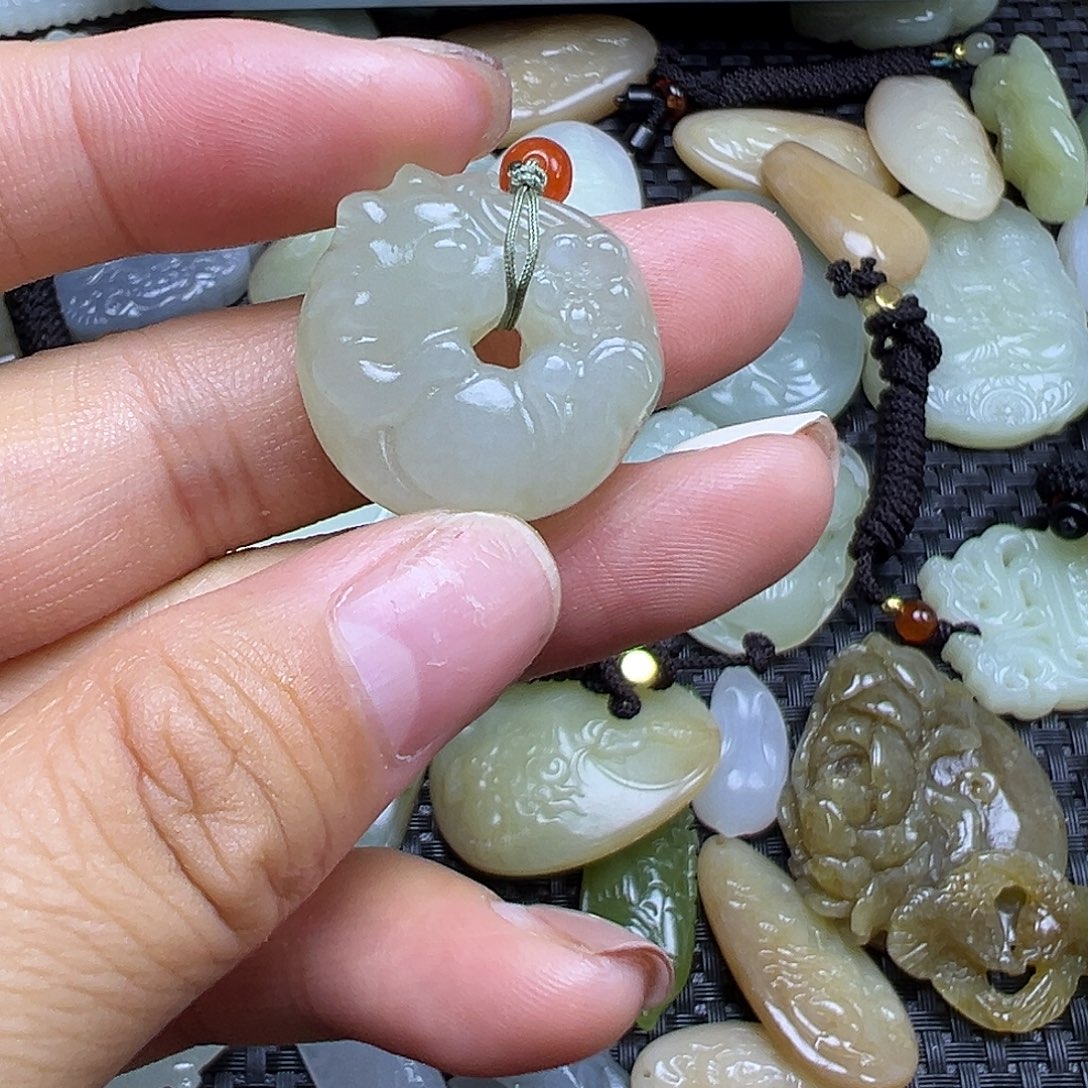 和田玉未镶嵌颈饰卡24.5