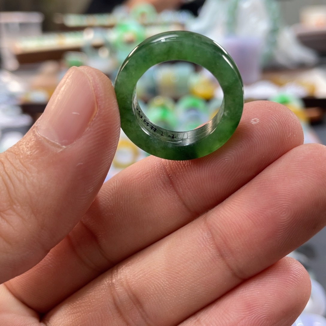 定制翡翠未镶嵌向*雪翡翠