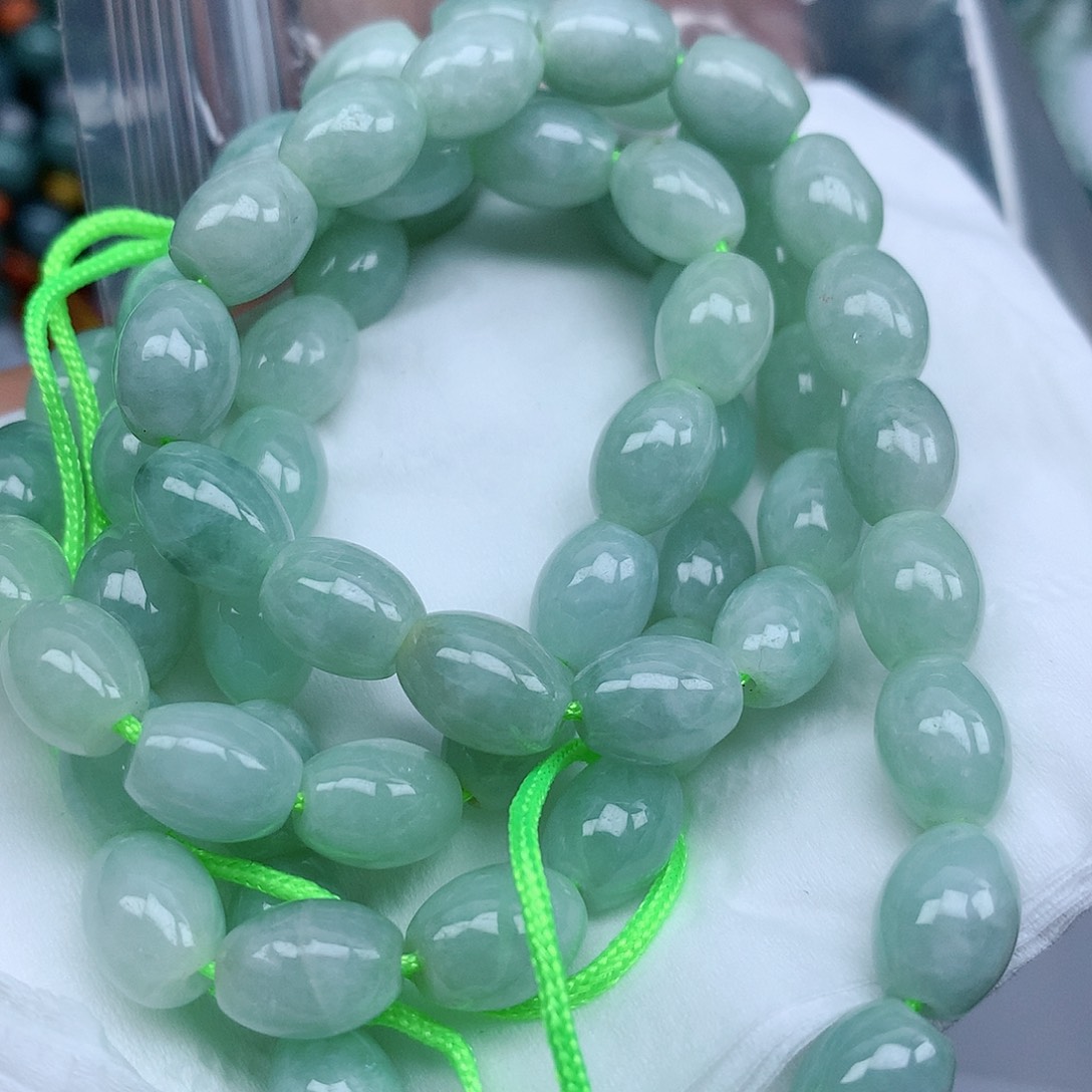 翡翠颈饰未镶嵌手串