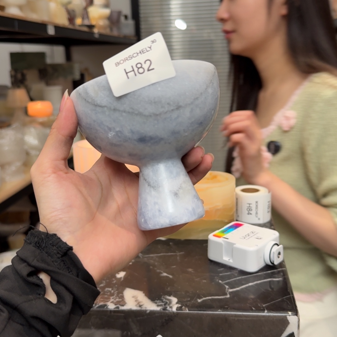 H82。       关机。       香薰