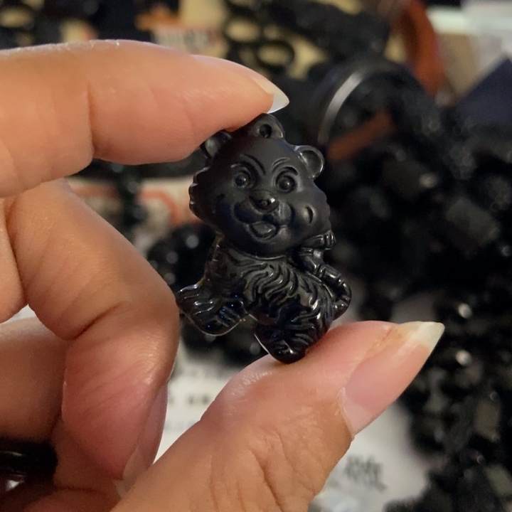 翡翠未镶嵌颈饰老虎