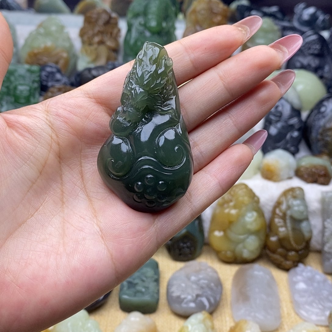 和田玉（糖玉）未镶嵌颈饰
