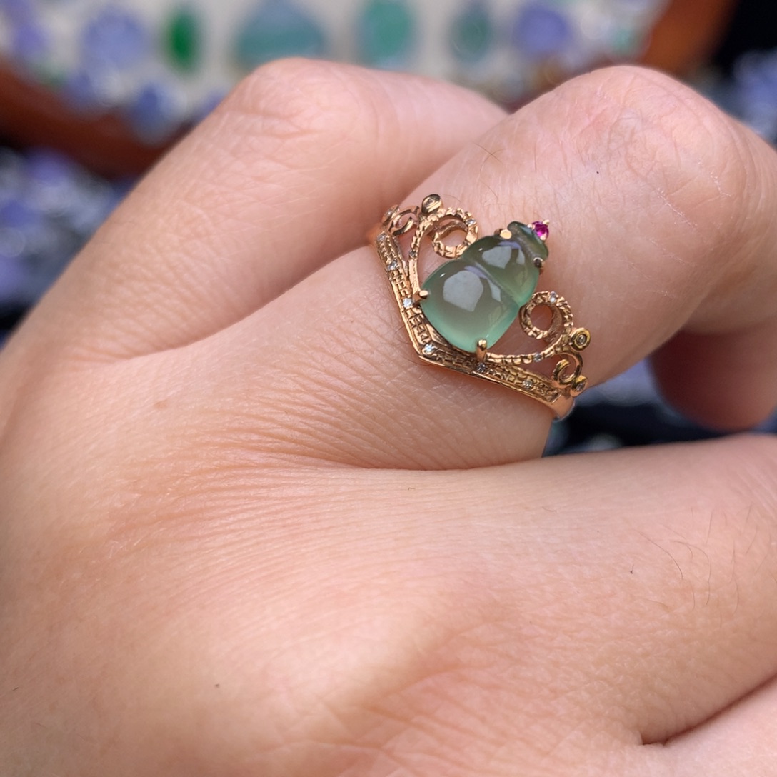 翡翠戒指18K金镶嵌葫芦戒指