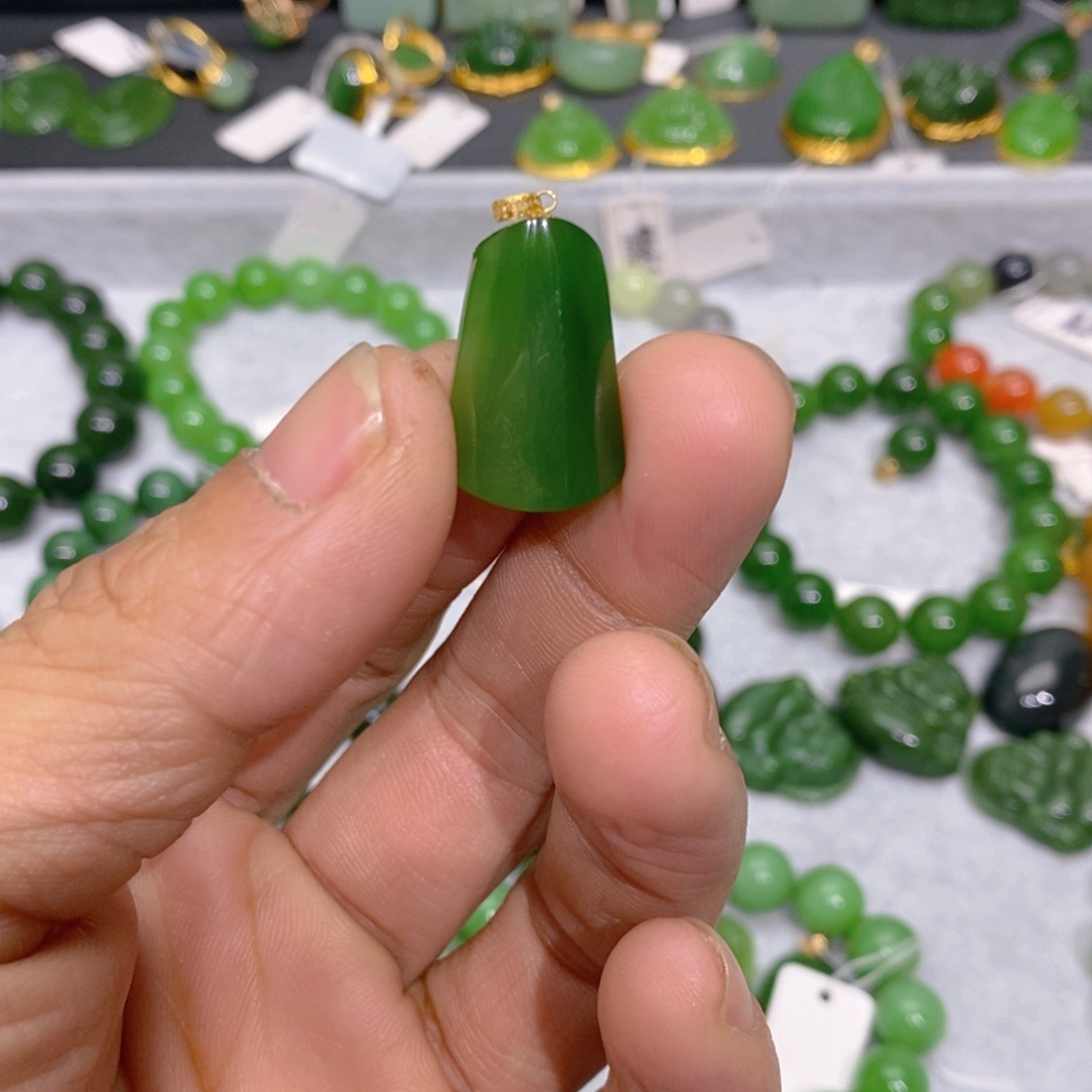 和田玉（碧玉）颈饰18K金镶嵌